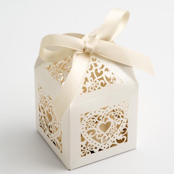 Laser Cut Heart Lantern Style Favour Box in White or Ivory - Favour Fairy